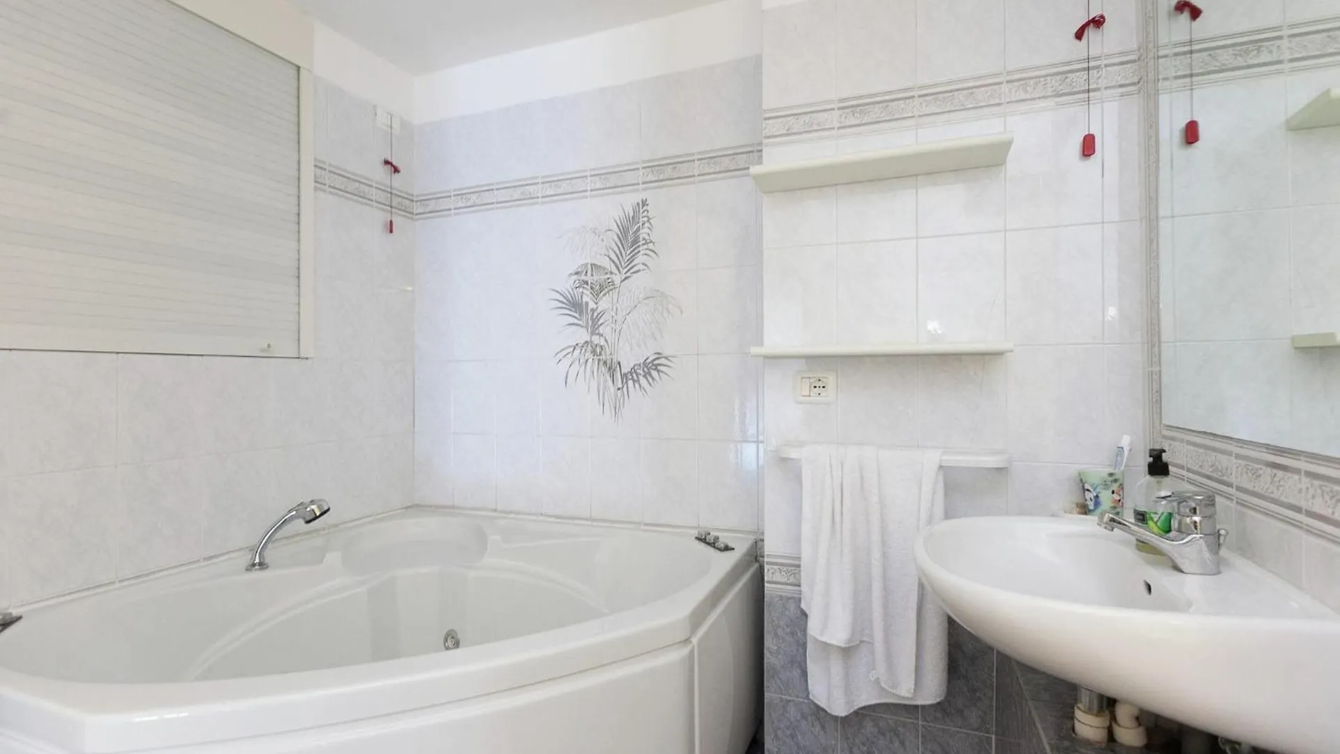 Welcoming Apartment In Valbrona With Pool